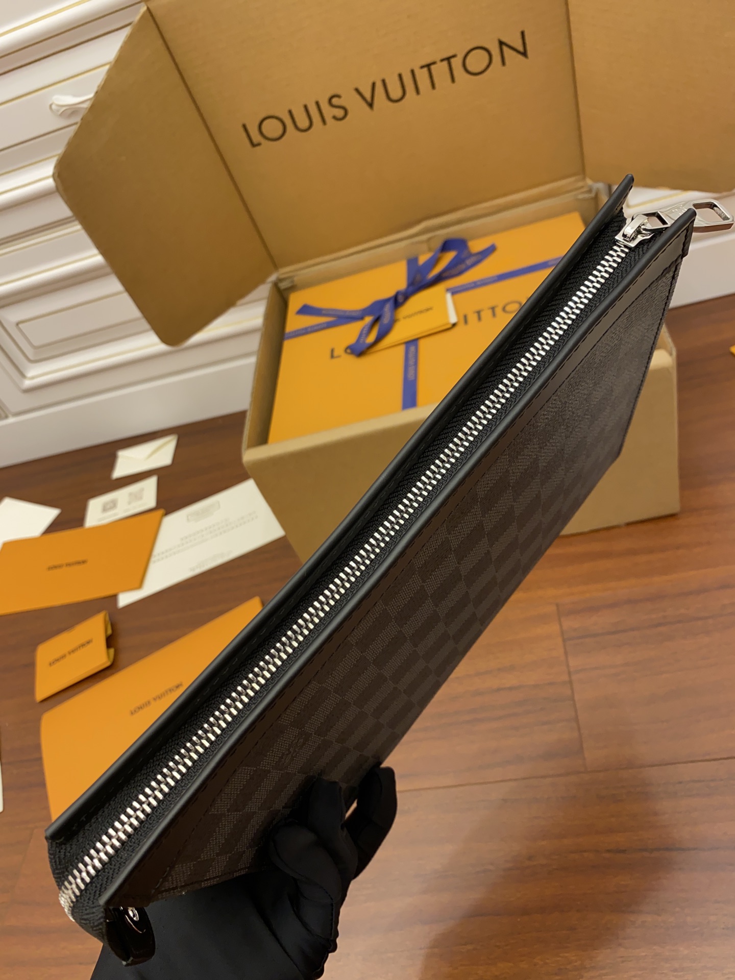 Clutch Cầm Tay Pochette Voyage M41696