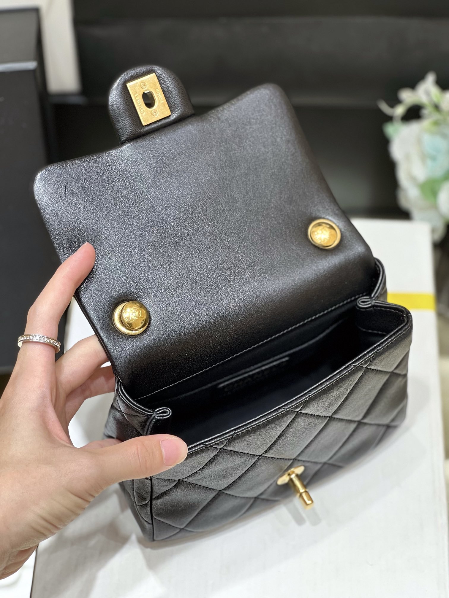 Túi Xách Chanel AP3748 Màu Đen 