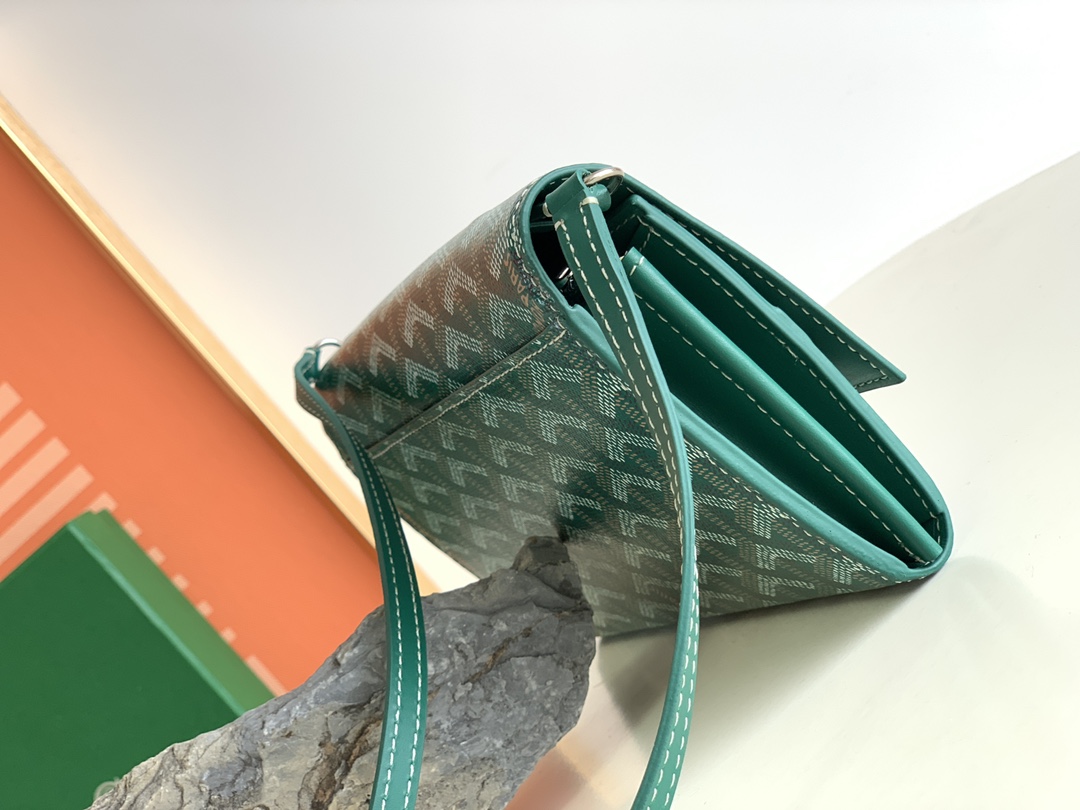Goyard Varenne M8118 (green)