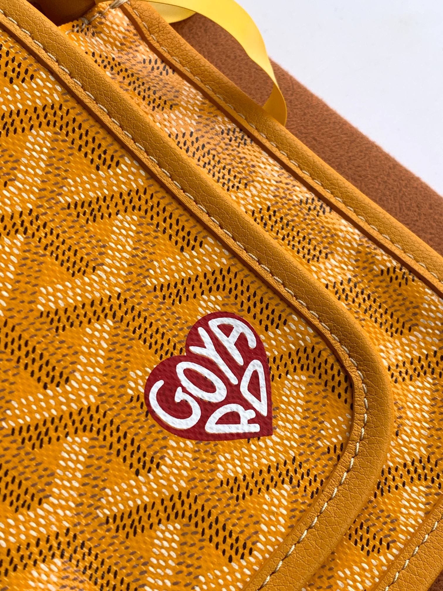 Goyard Plumet 8015 (yellow)
