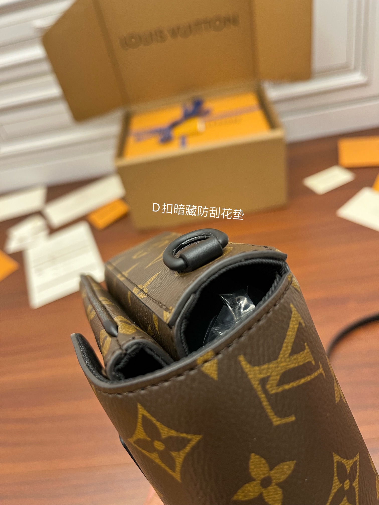 Túi Portefeuille S-Lock Vertical Wearable m81522 Màu Nâu Đen