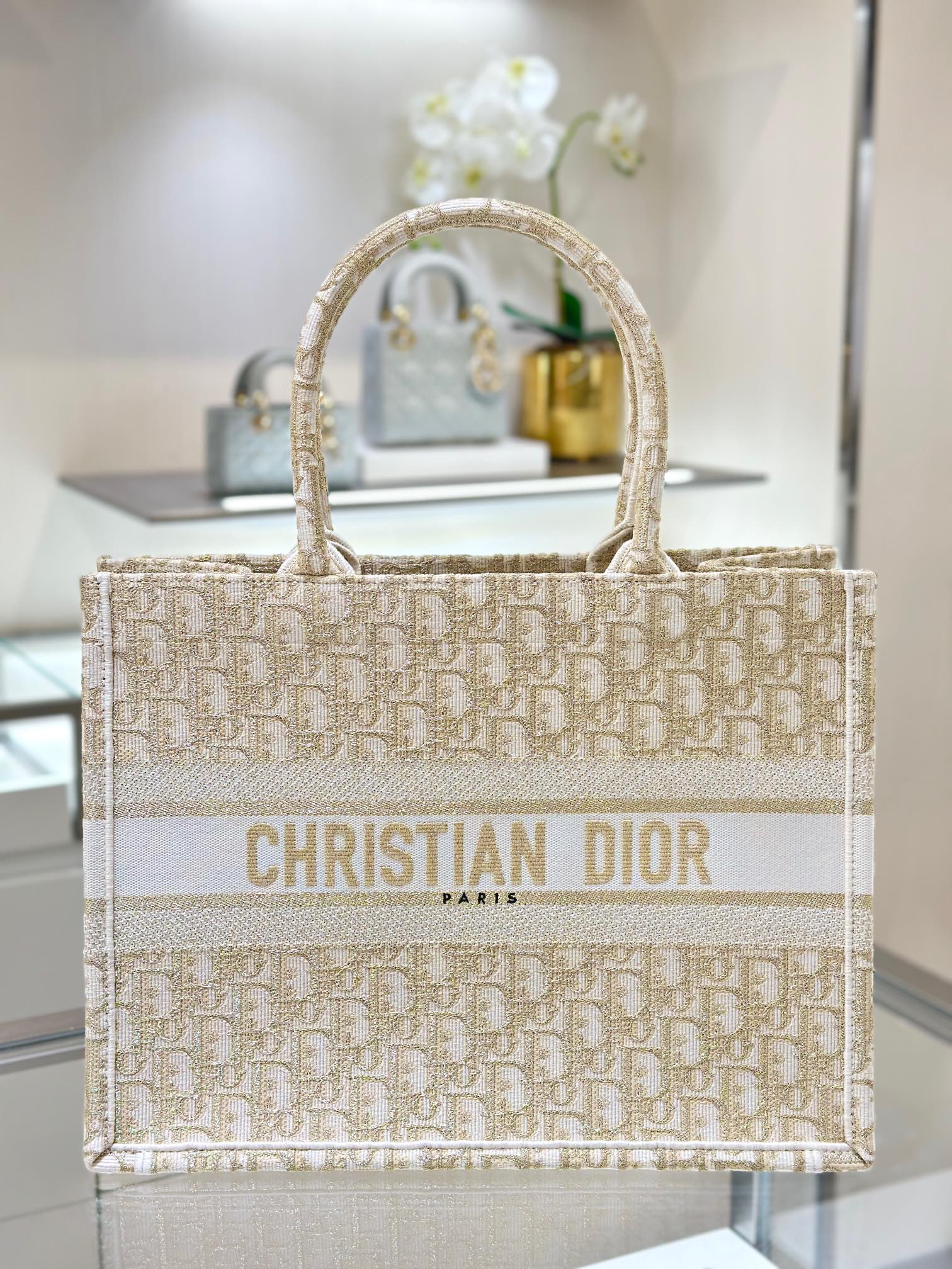Túi xách Dior tote màu trắng 36 