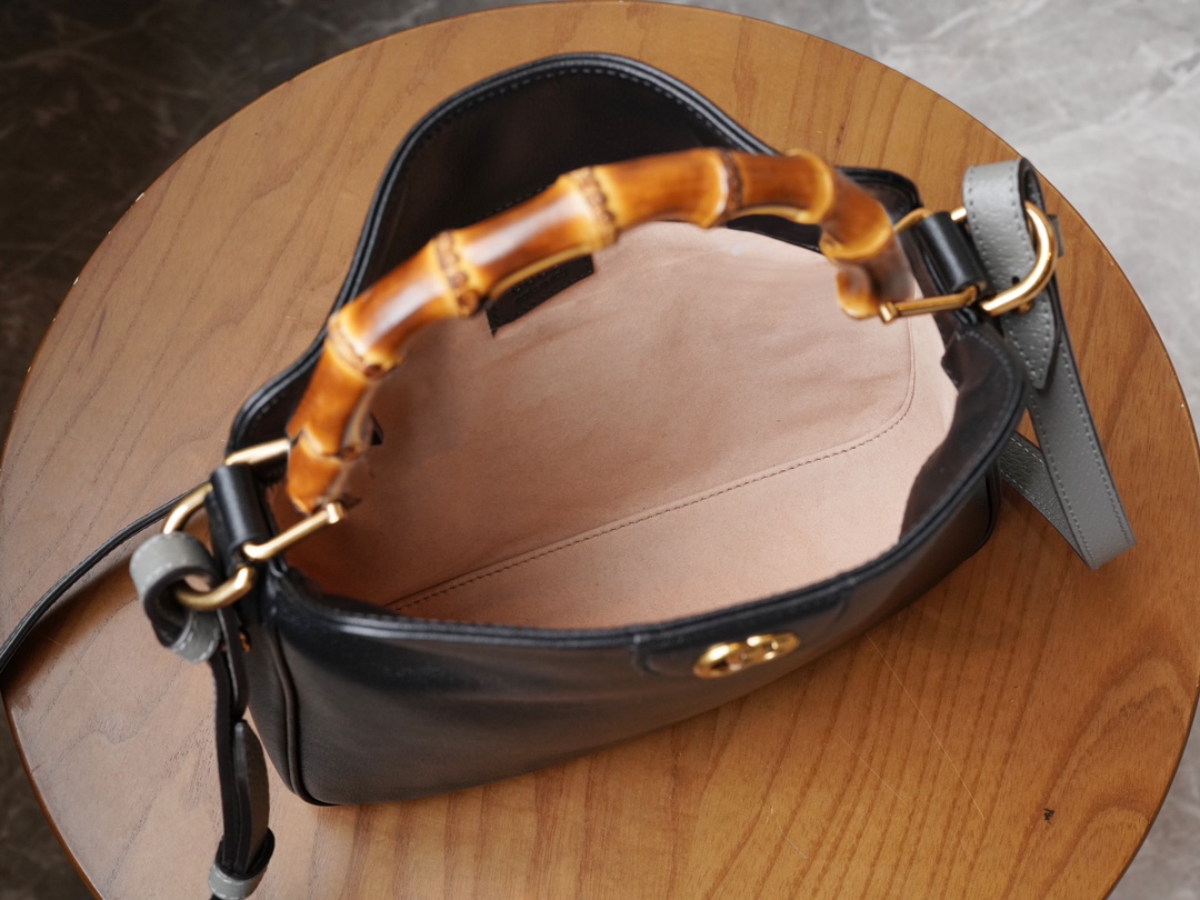 Sac à épaule Gucci Diana taille moyenne 746124 (Black)