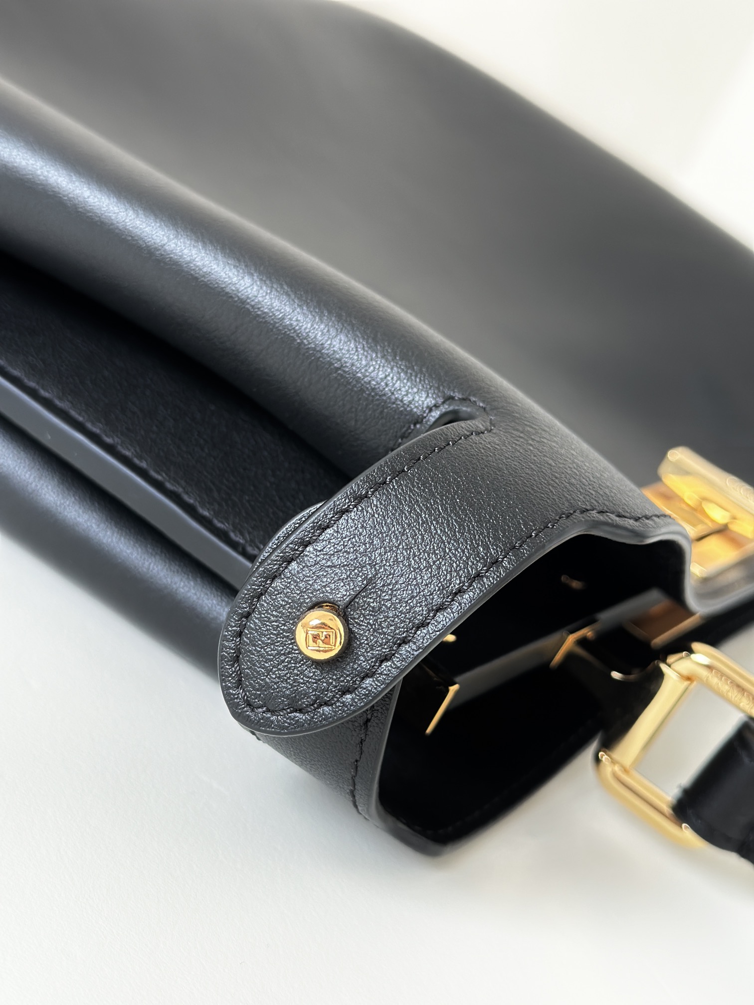 TÚI XÁCH NỮ FENDI 80172 MÀU ĐEN 