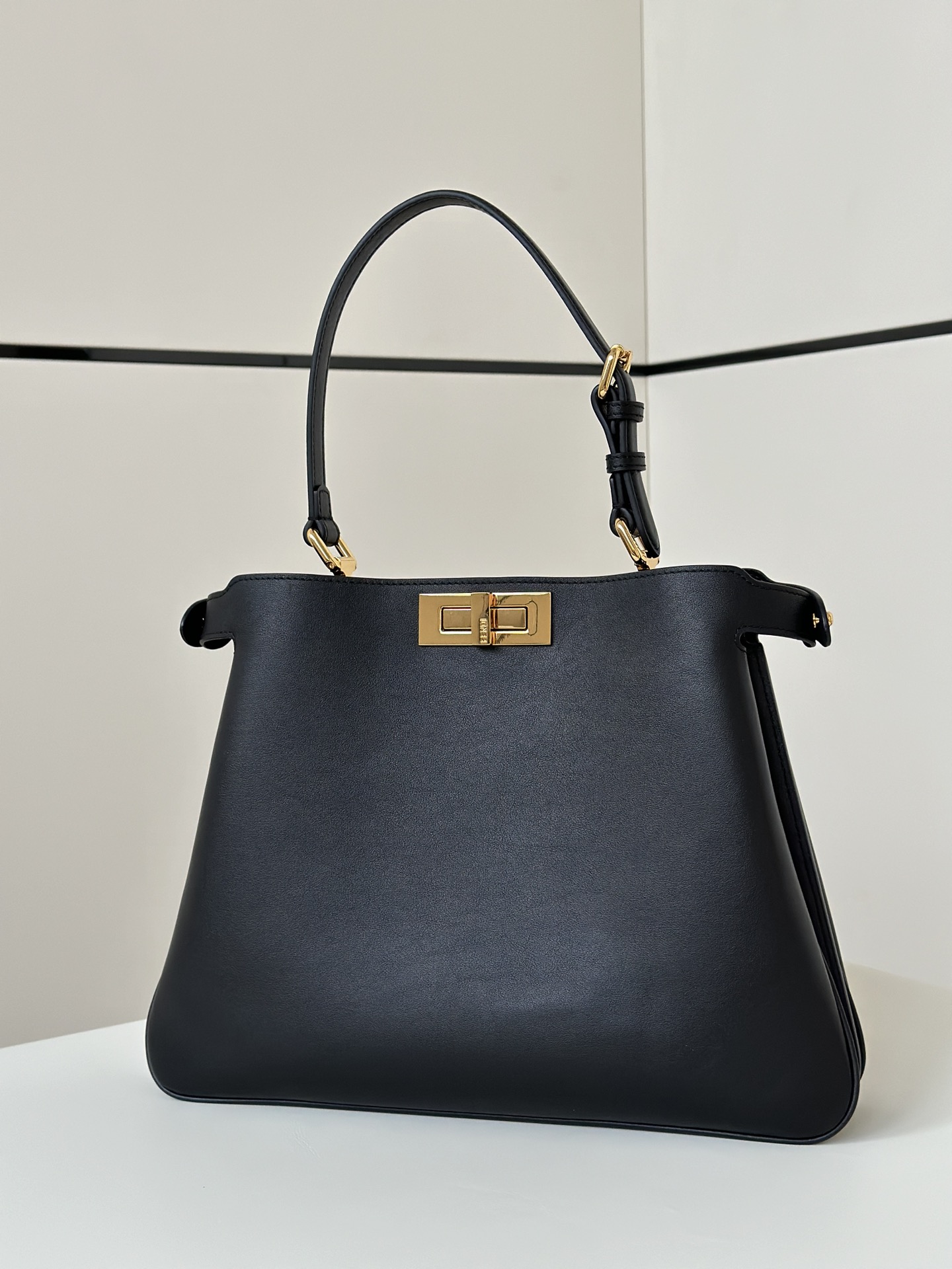 TÚI XÁCH NỮ FENDI 80172 MÀU ĐEN 