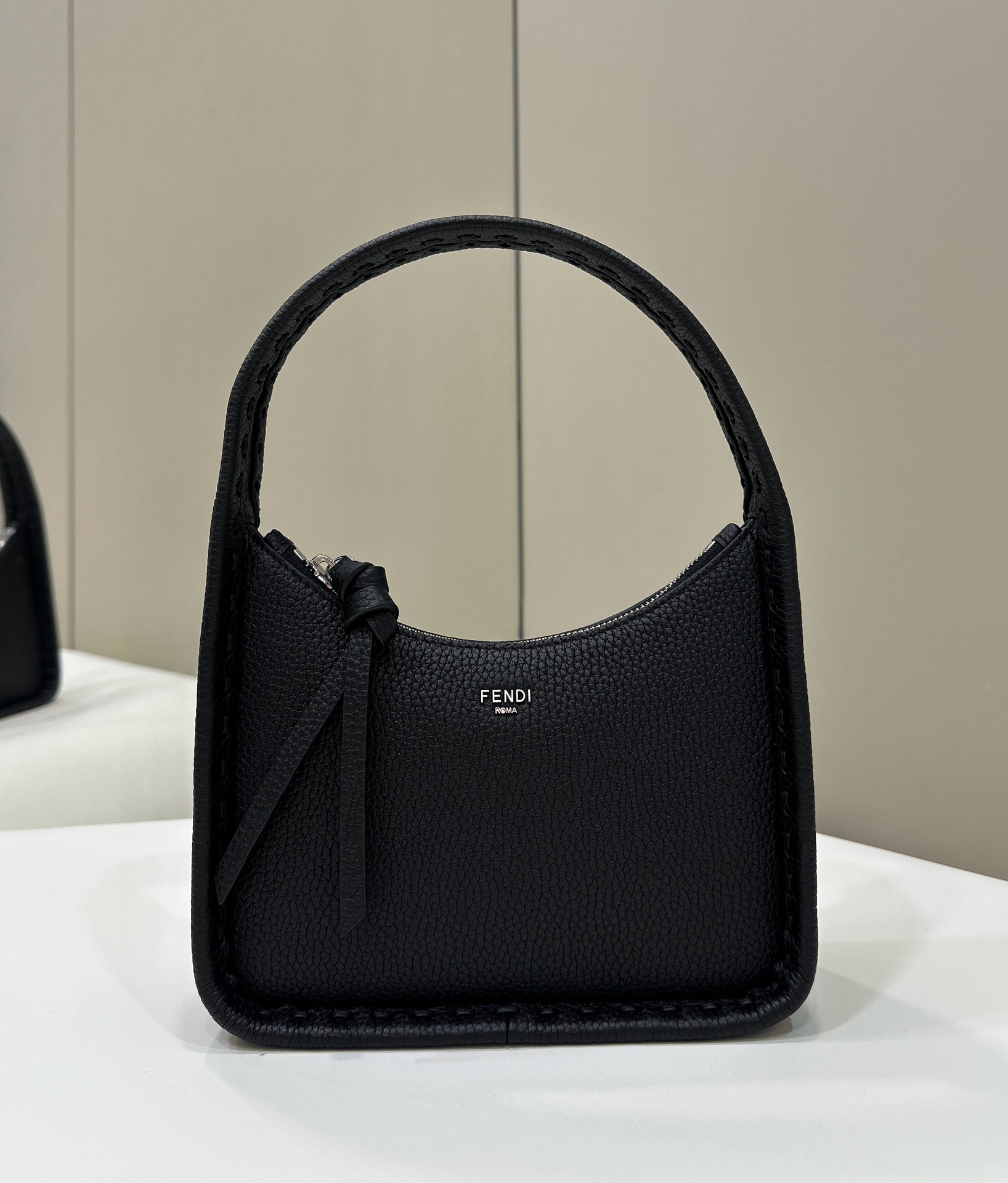 TÚI XÁCH NỮ BASIC FENDI 80165 