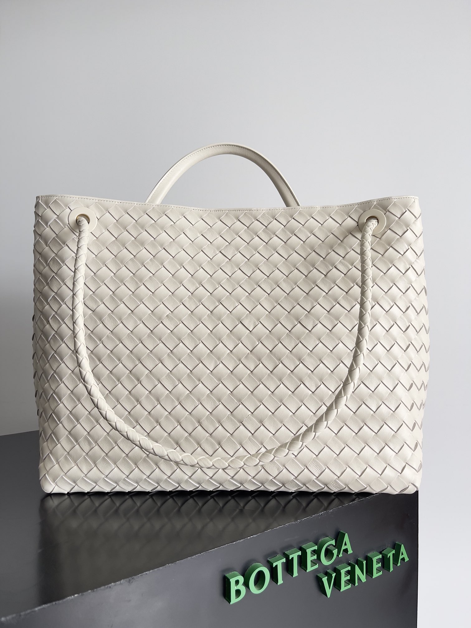 Túi xách nữ bottega veneta màu trắng 743575