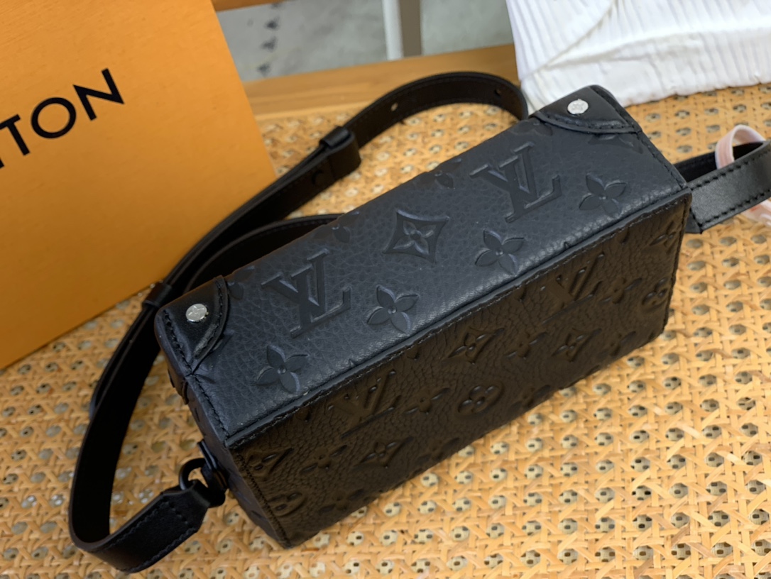Túi Đeo Chéo Louis Vuitton LV Steamer Wearable Wallet M81746 Màu Đen