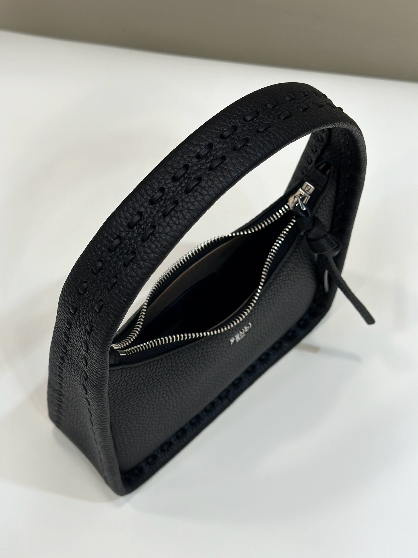 TÚI XÁCH NỮ BASIC FENDI 80165 