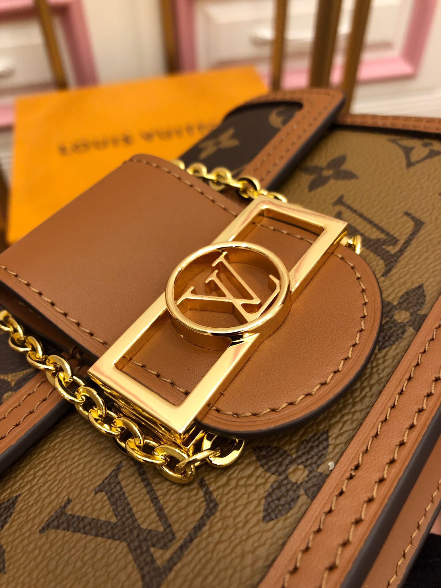 Túi Đeo Chéo Nữ Louis Vuitton LV Dauphine Chain Wallet Monogram Bag M68746 Màu Nâu