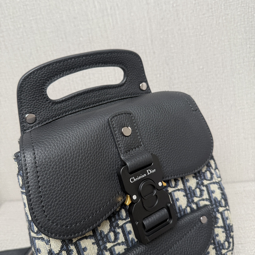Túi đeo chéo Nam Dior Oblique 9224 màu trắng 