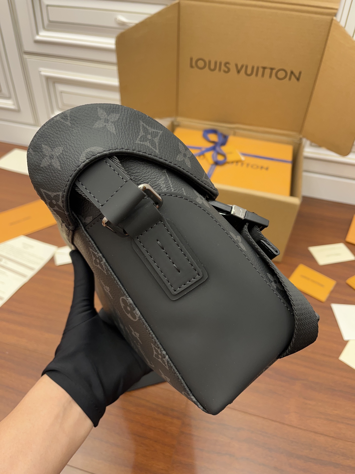 Túi xách Sac Messenger PM VoyagerM40511
