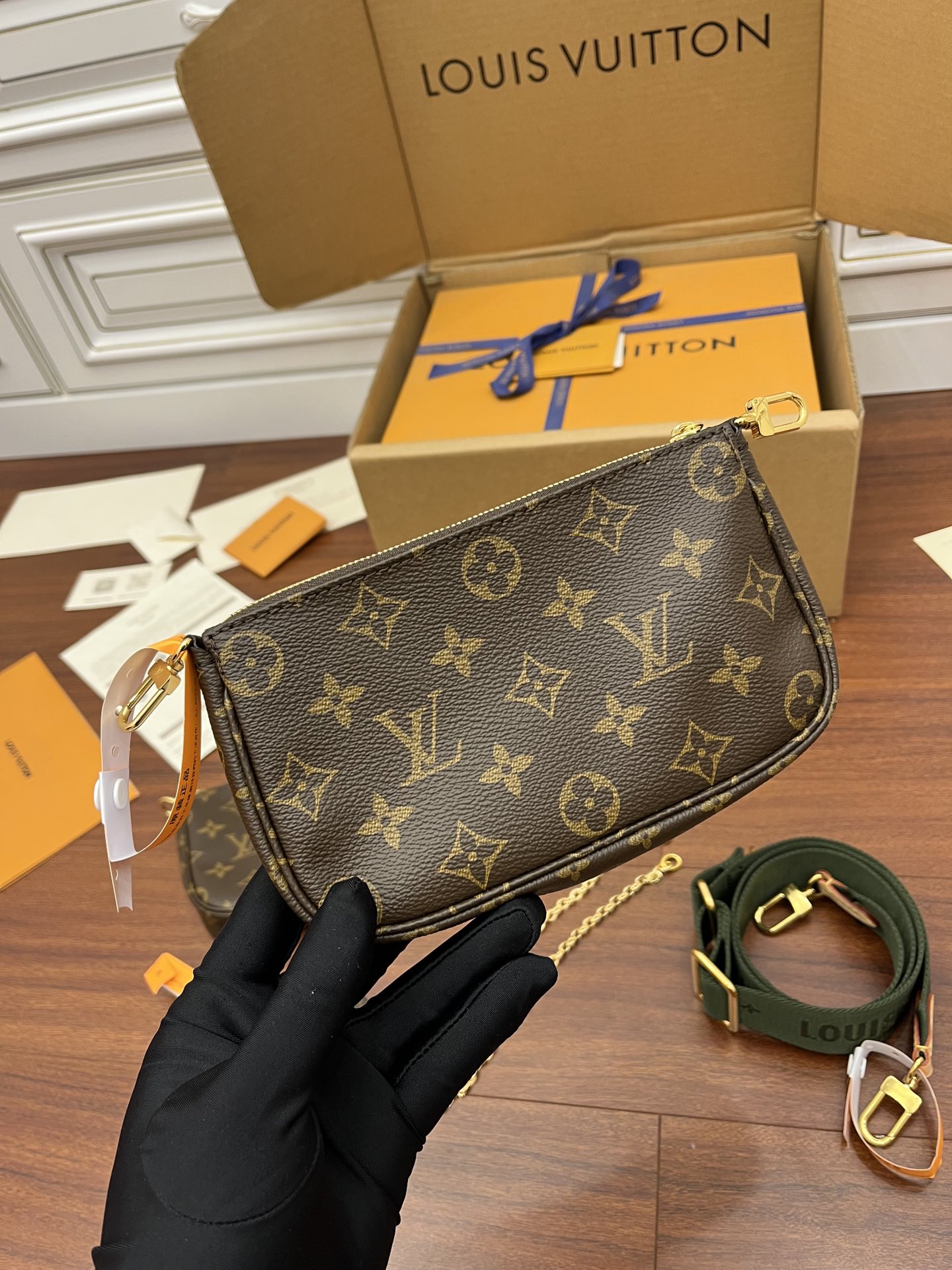 Túi Đeo Chéo Nữ Louis Vuitton LV Multi Pochette Accessoires M44813 Màu Xanh Rêu