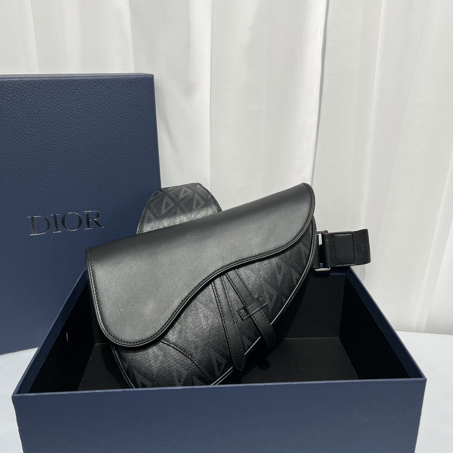 Túi Xách Dior Nam Diamond Màu Đen 9922