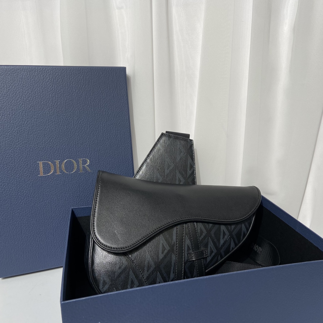 Túi Xách Dior Nam Diamond Màu Đen 9922