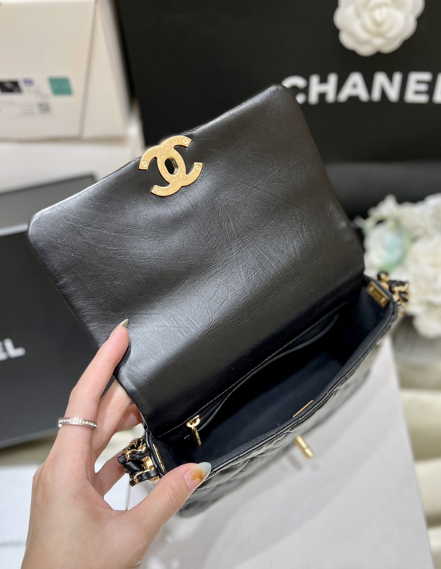 Túi Xách Chanel AP4423 Màu Đen 