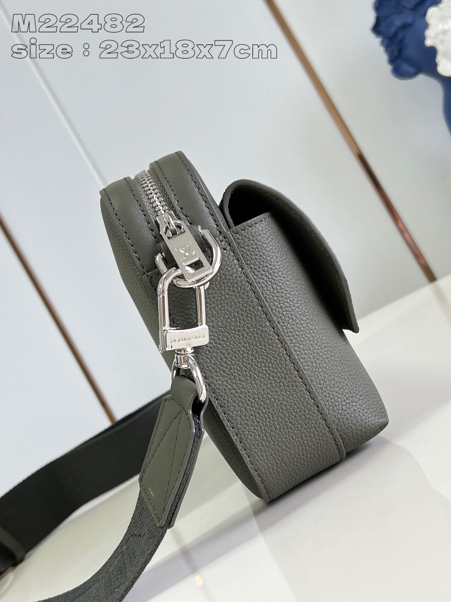  Túi Louis Vuitton Fastline M22482 (moss green)