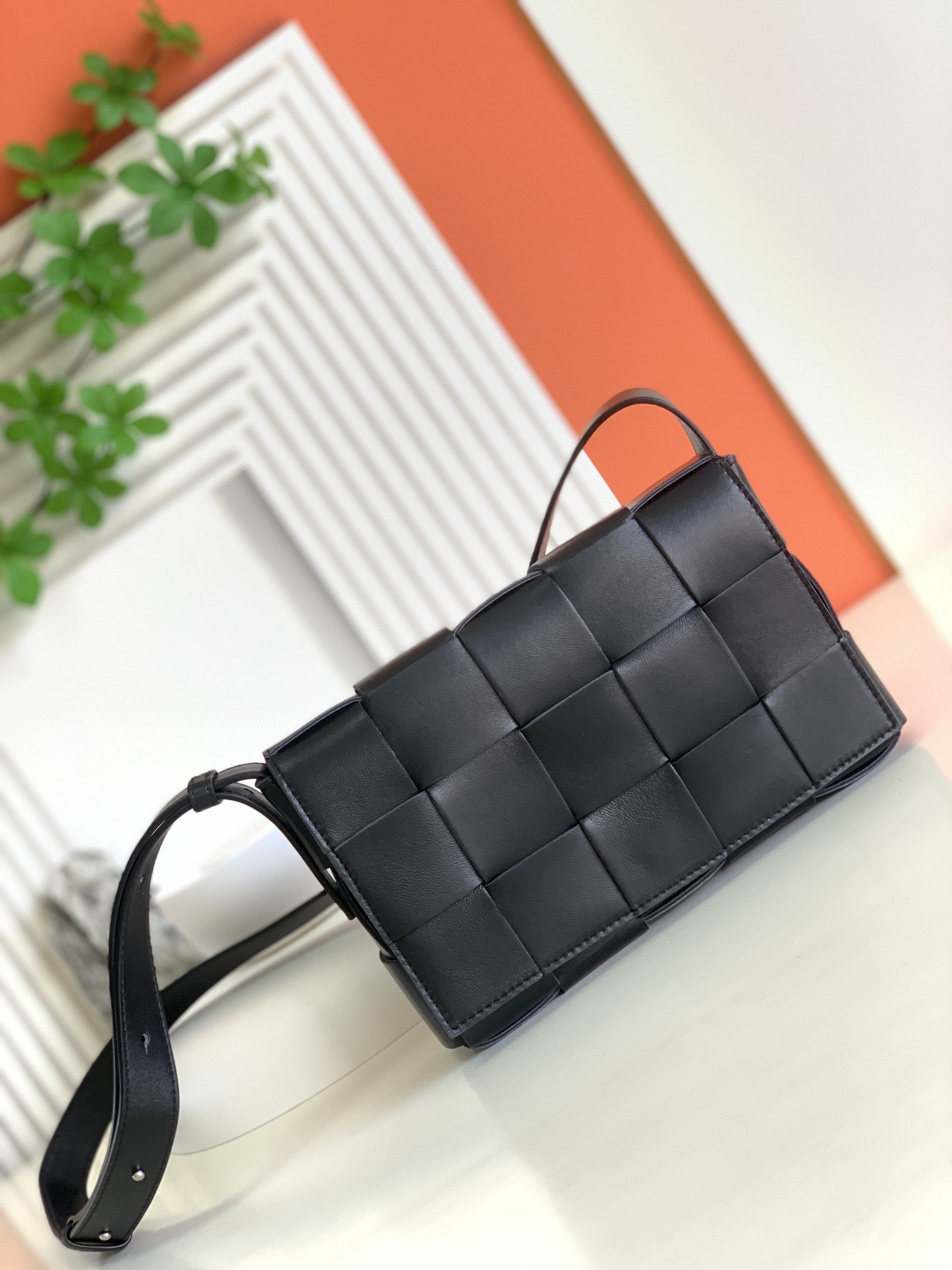 Bottega Veneta Cassette Màu Đen 