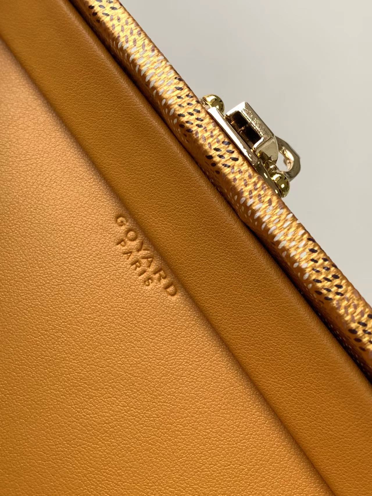  Goyard Minaudière 8210 (yellow)