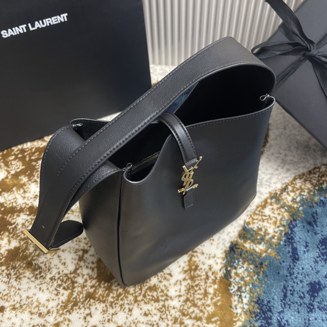 Túi xách YSL LE 5À7 HOBO màu đen 713938