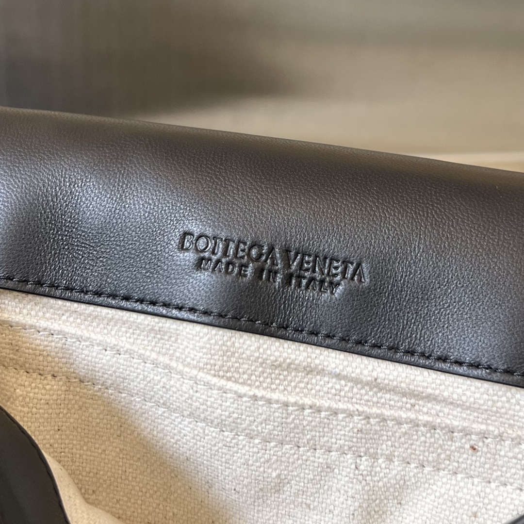 Túi xách nữ bottega veneta màu đen 755659