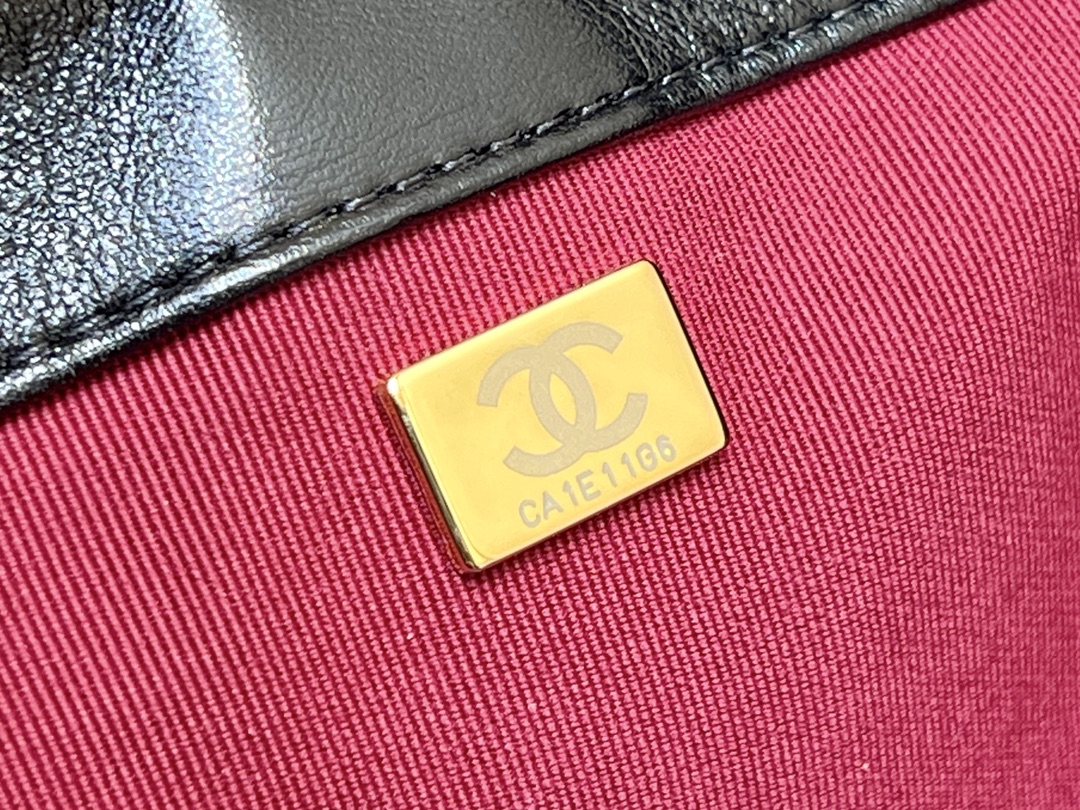 Túi Xách Chanel24A MAXI Màu Đen 