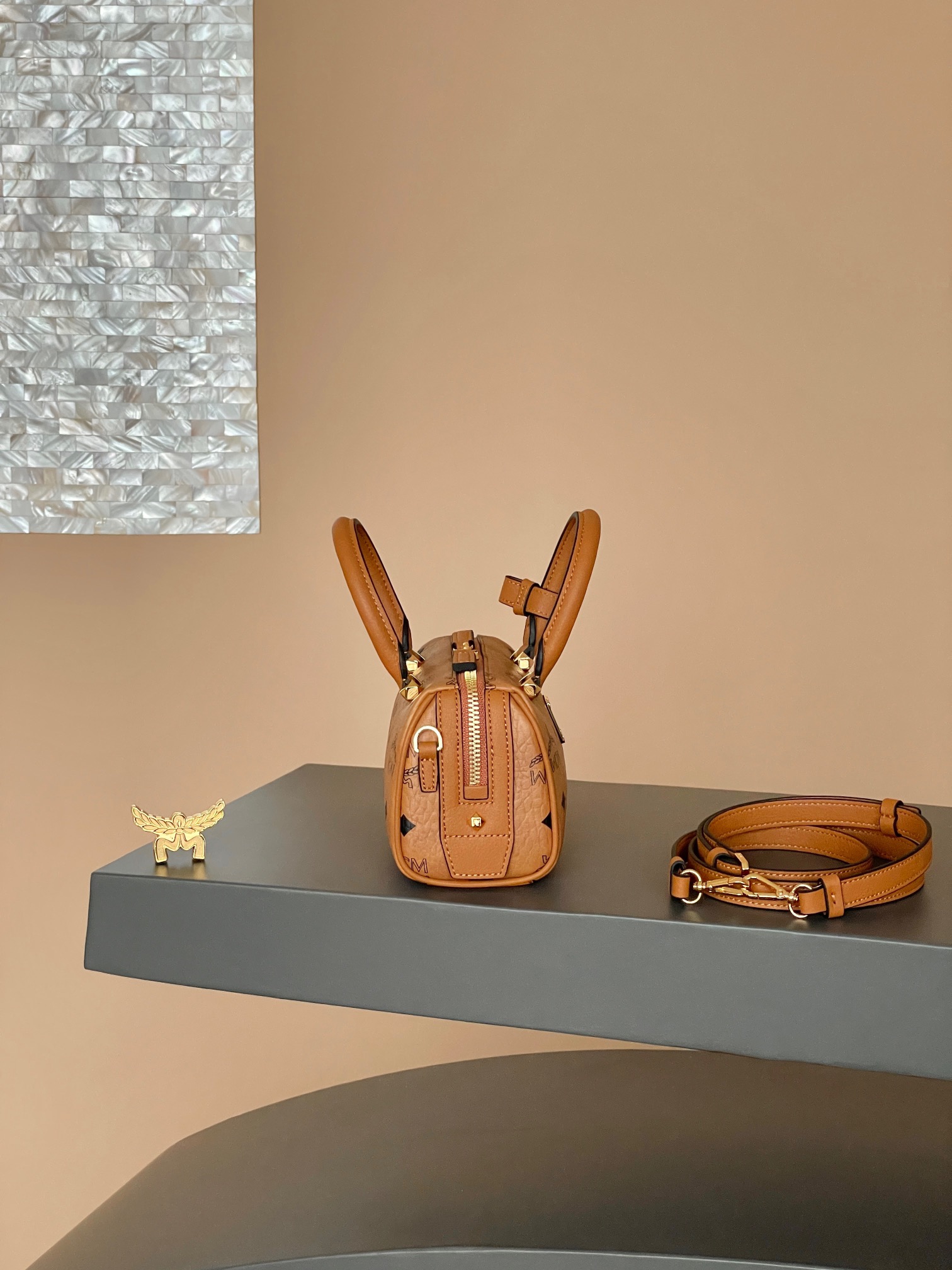 MCM AREN ESSENTIAL 03CO001 (BROWN)