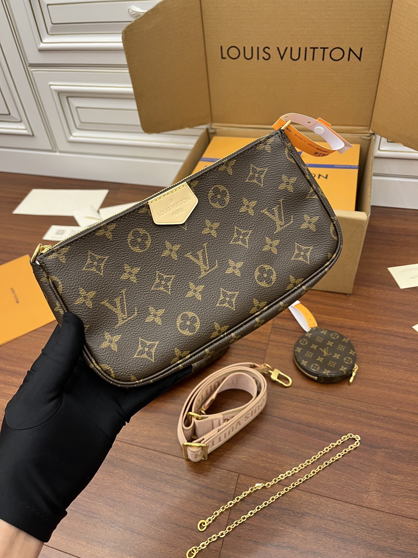 Túi Đeo Chéo Nữ Louis Vuitton LV Multi Pochette Accessoires M44840 Màu Nâu Dây Hồng