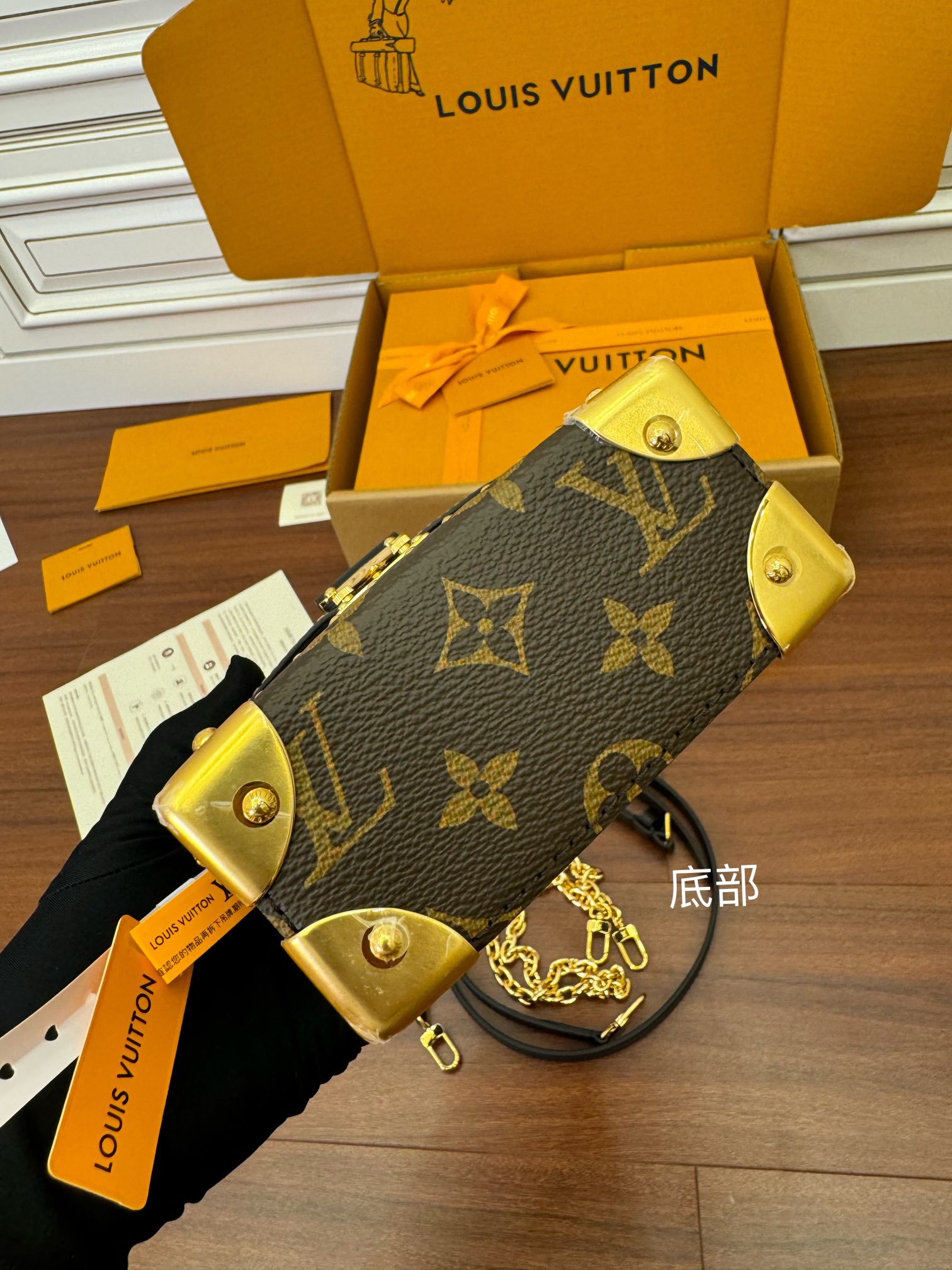 Túi Đựng Điện Thoại Louis Vuitton LV M82465 Camera Box Màu Nâu Vàng N-HM