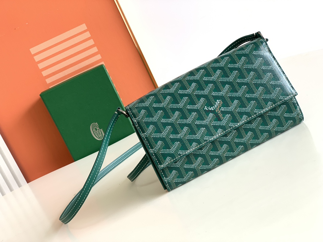 Goyard Varenne M8118 (green)