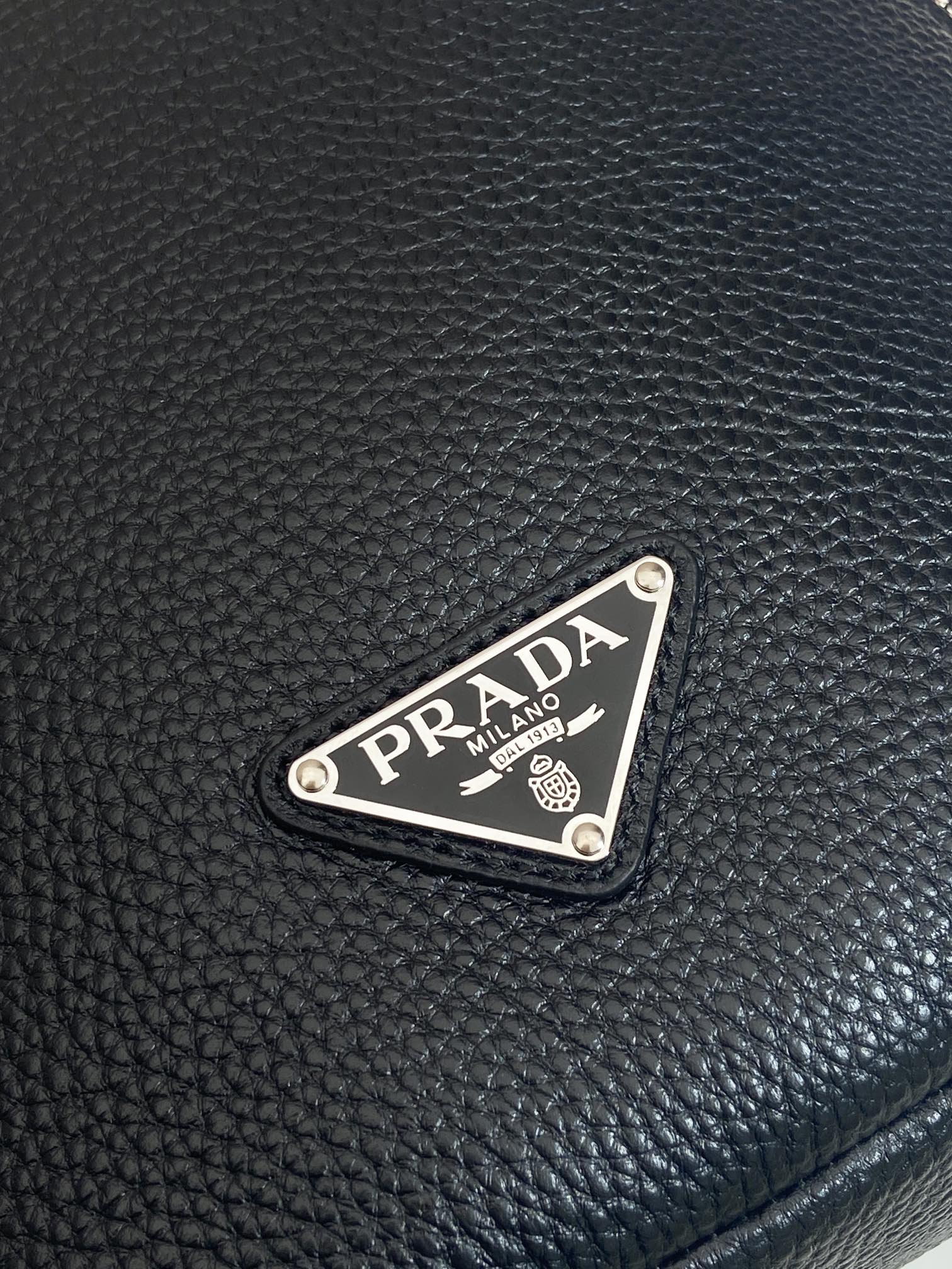 Túi đeo chéo nam Prada 2VZ092