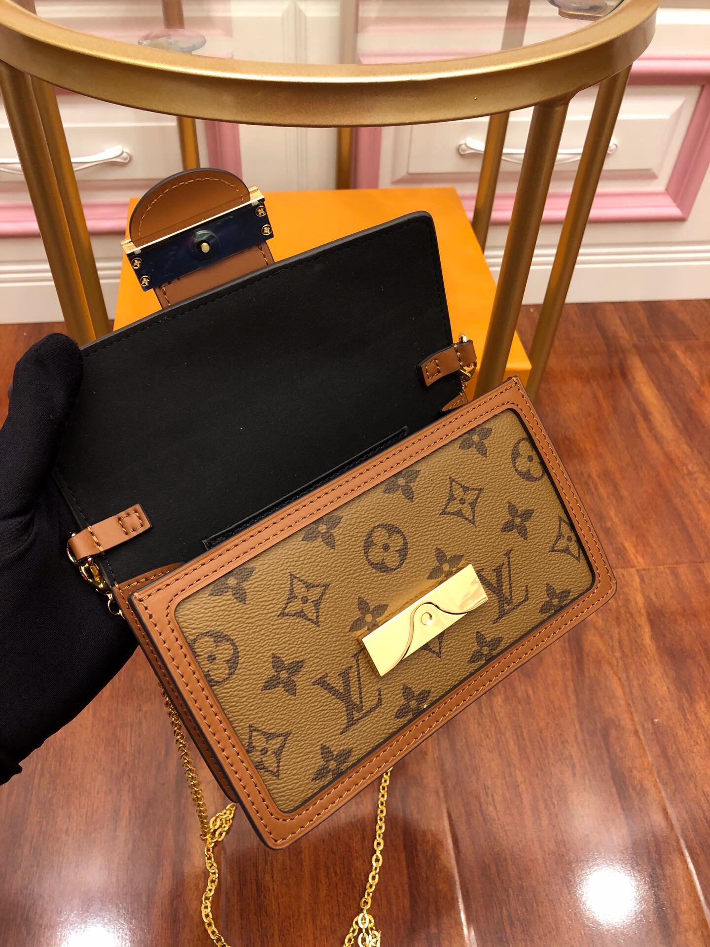 Túi Đeo Chéo Nữ Louis Vuitton LV Dauphine Chain Wallet Monogram Bag M68746 Màu Nâu
