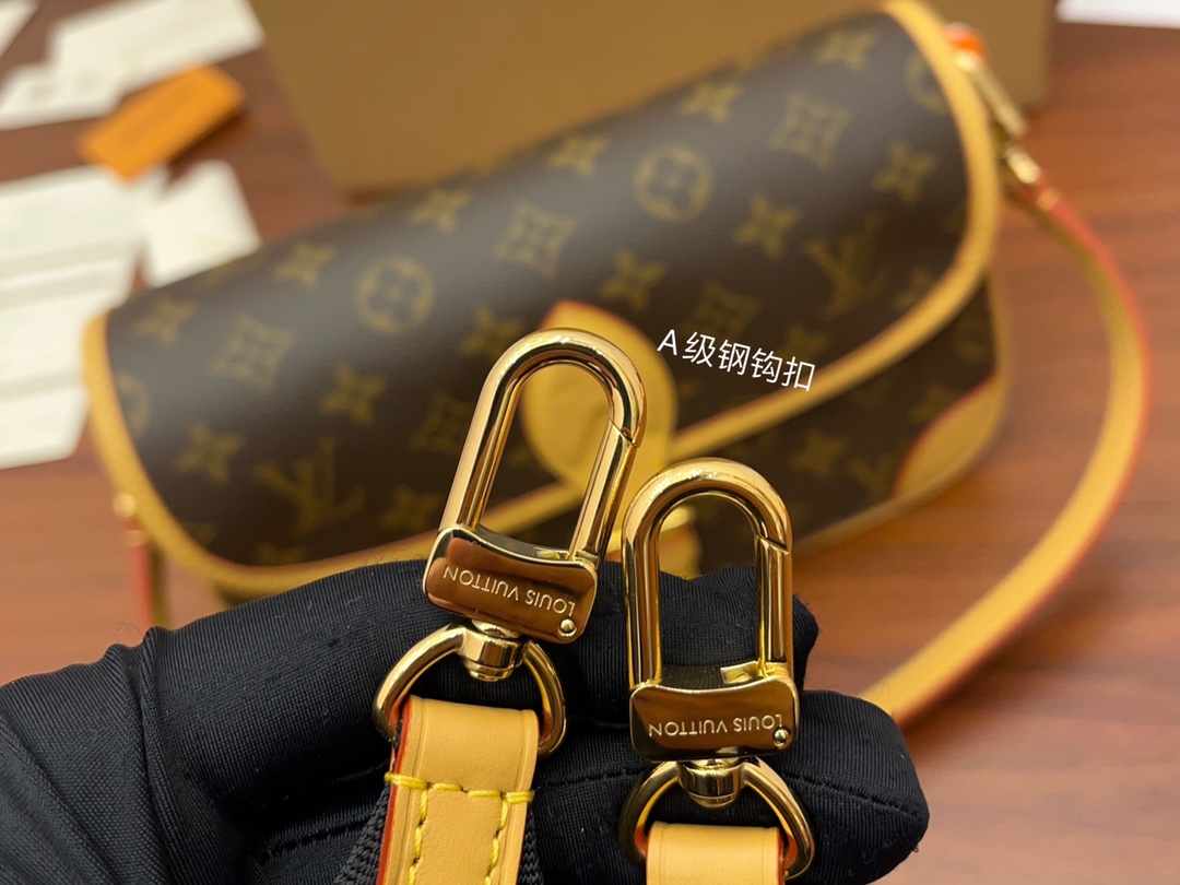 Túi Đeo Chéo Nữ Louis Vuitton LV Diane M45985 Màu Nâu