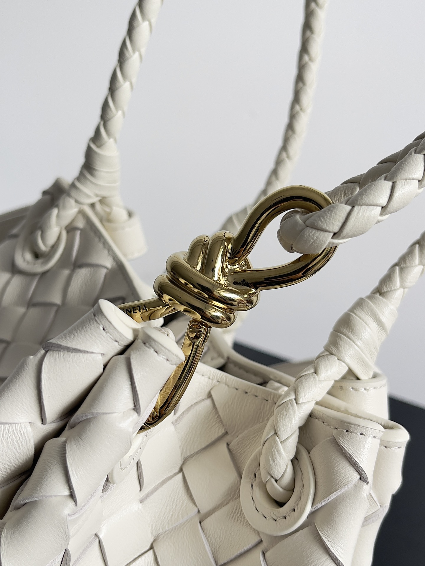 Túi xách nữ bottega veneta màu be 6569