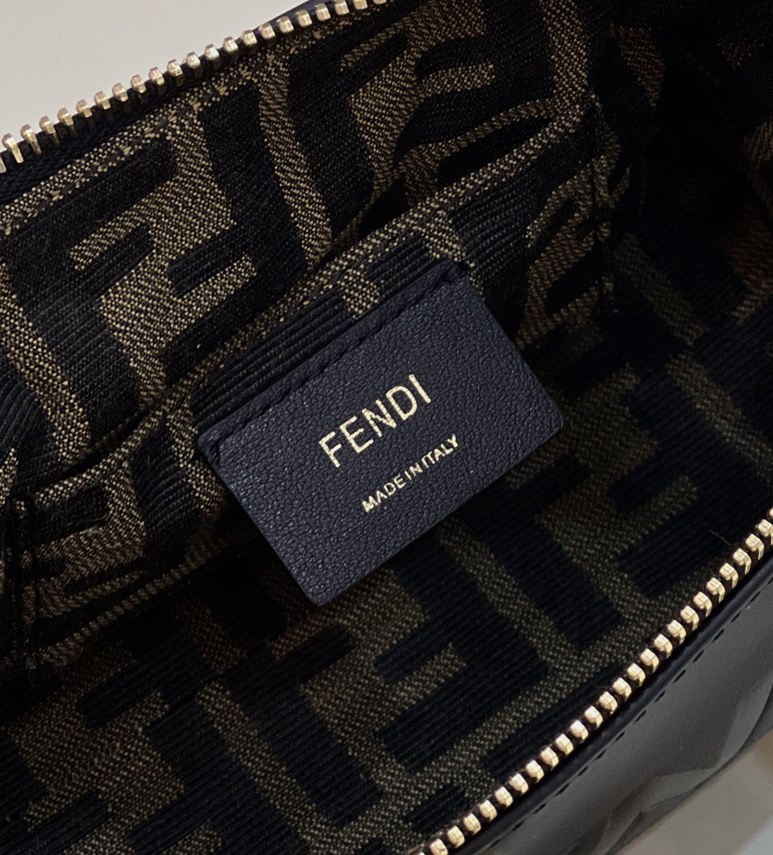TÚI NỮ BASIC FENDI 8570 