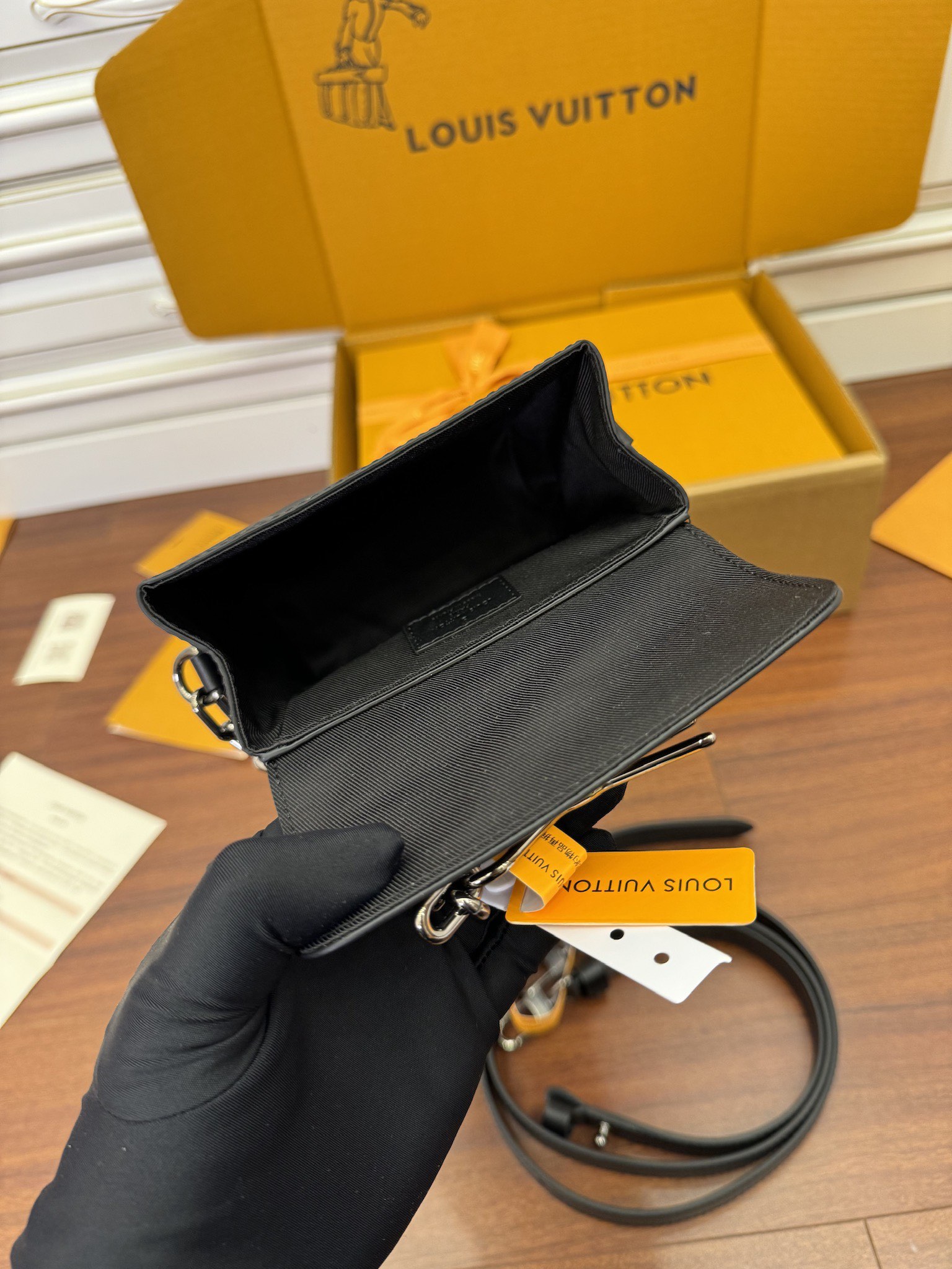 Túi Nam Sac Nano Steamer m82774 Màu Đen