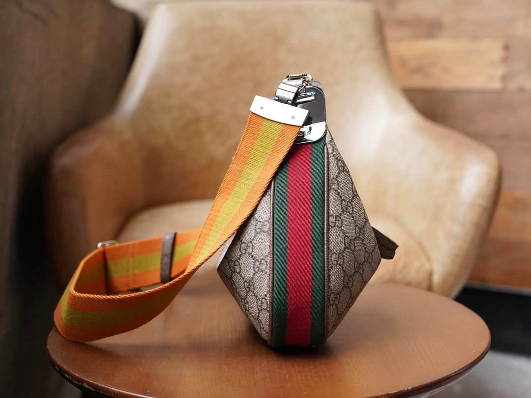 Sac à épaule Gucci Attache petite taille 699409 (logo) 