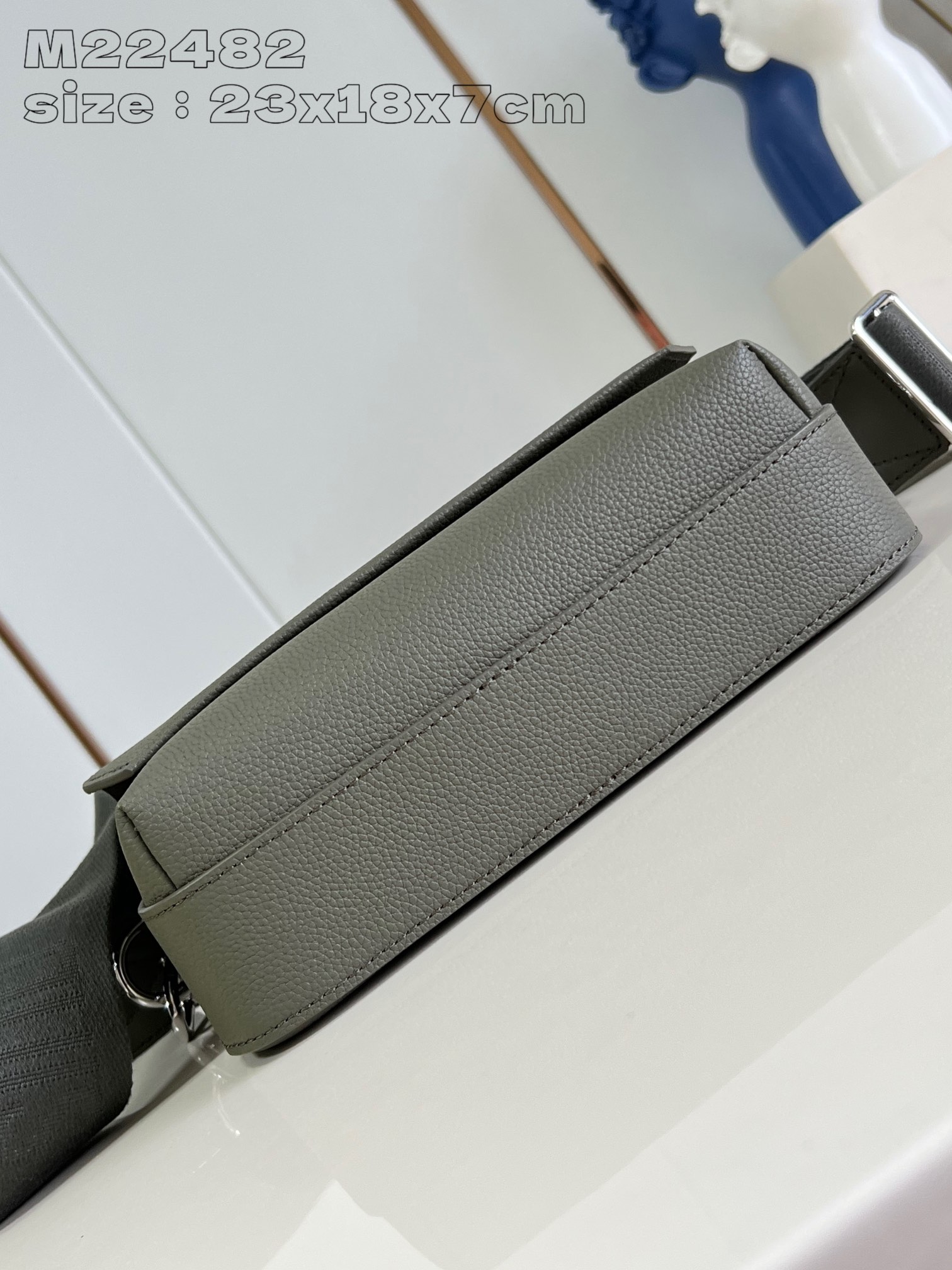  Túi Louis Vuitton Fastline M22482 (moss green)
