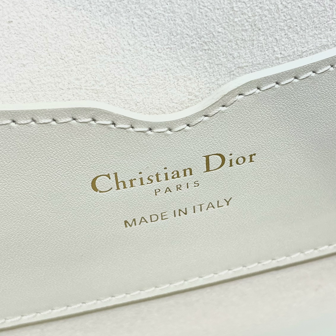 TÚI DIOR BOBBY FRAME MÀU TRẮNG