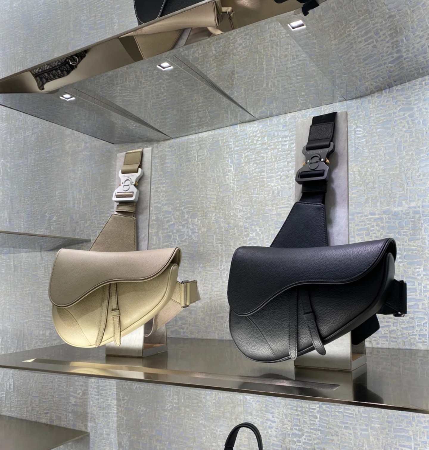 Túi đeo chéo Dior Saddle 80011 màu đen