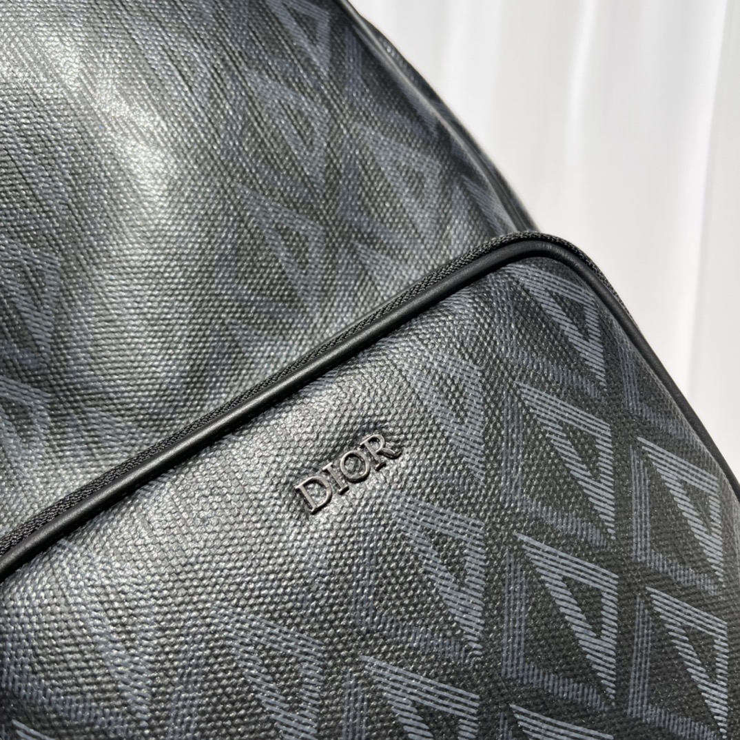 Túi Đeo Chéo Nam Dior Diamond Màu Đen 9927