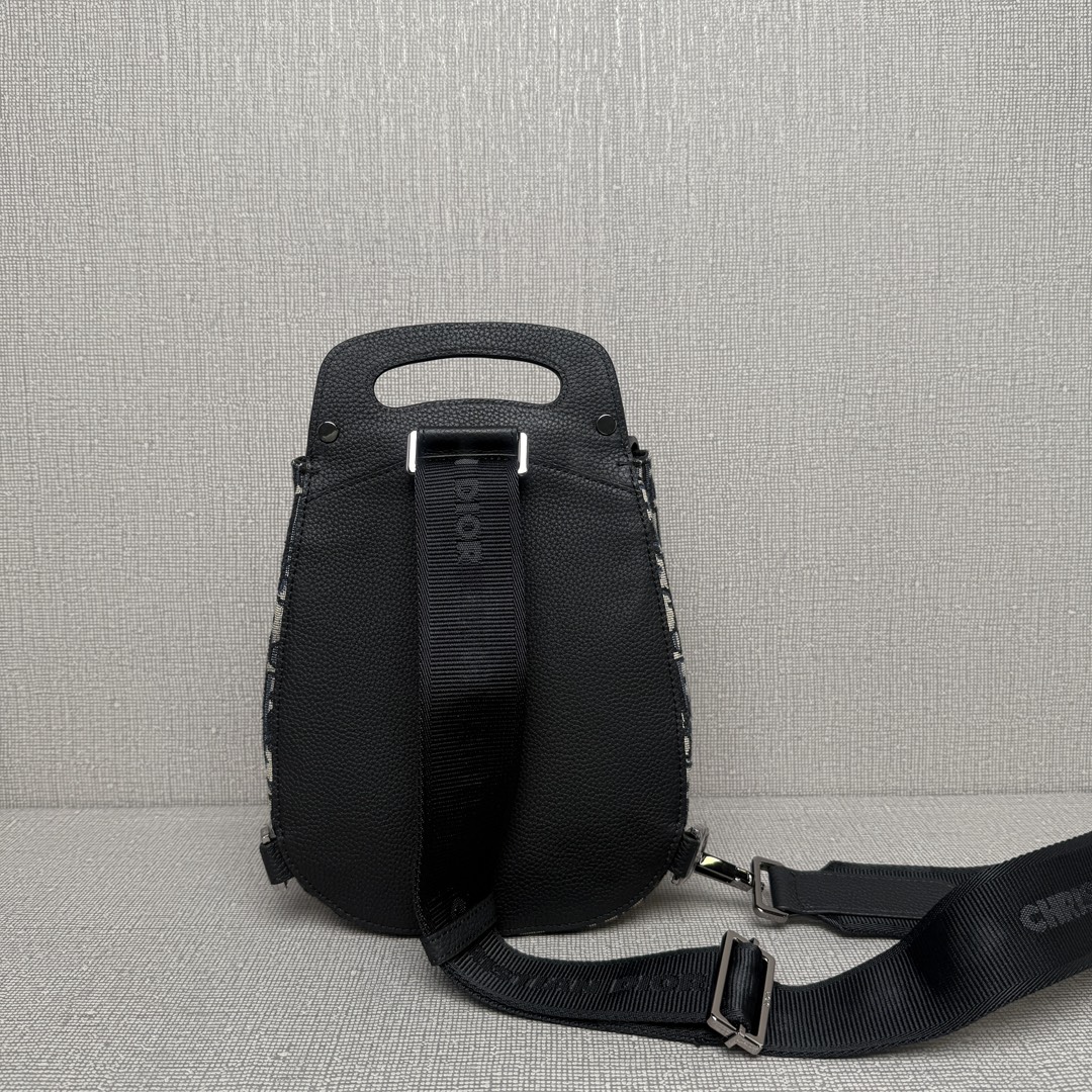 Túi đeo chéo Nam Dior Oblique 9224 màu trắng 