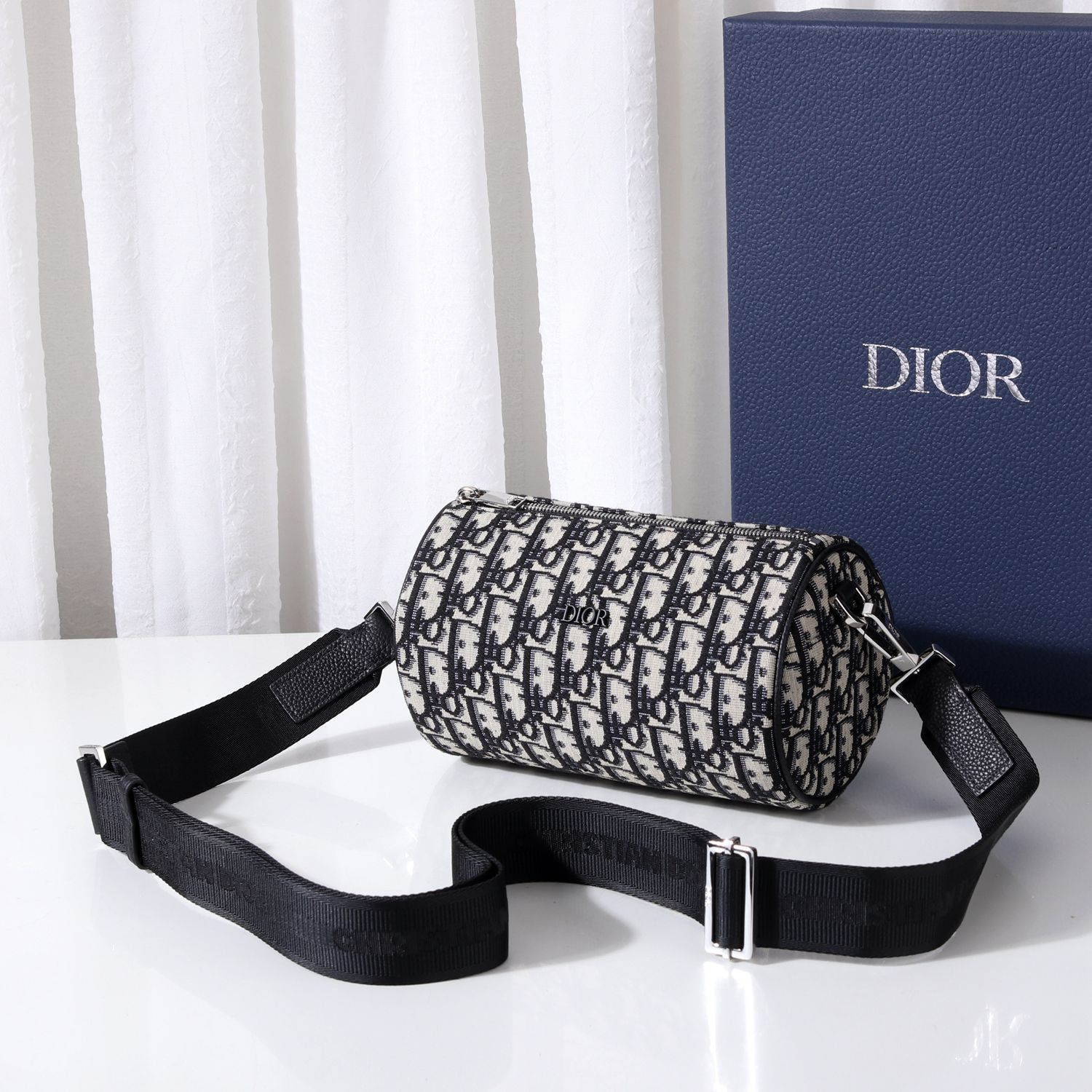 Túi Xách Nam Dior Roller Màu Trắng 9011