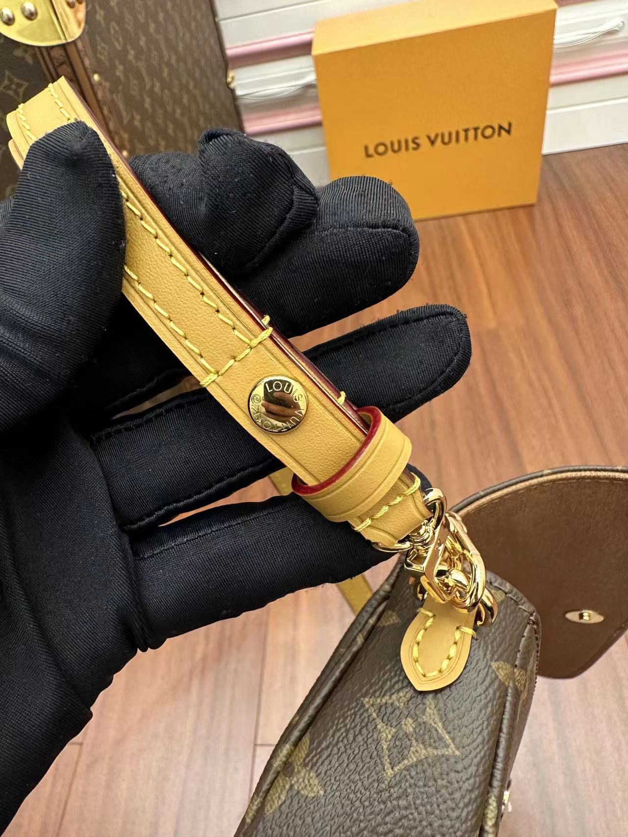 Túi Đeo Vai Nữ Louis Vuitton LV Ivy Wallet On Chain Bag M81911 Màu Nâu Đen
