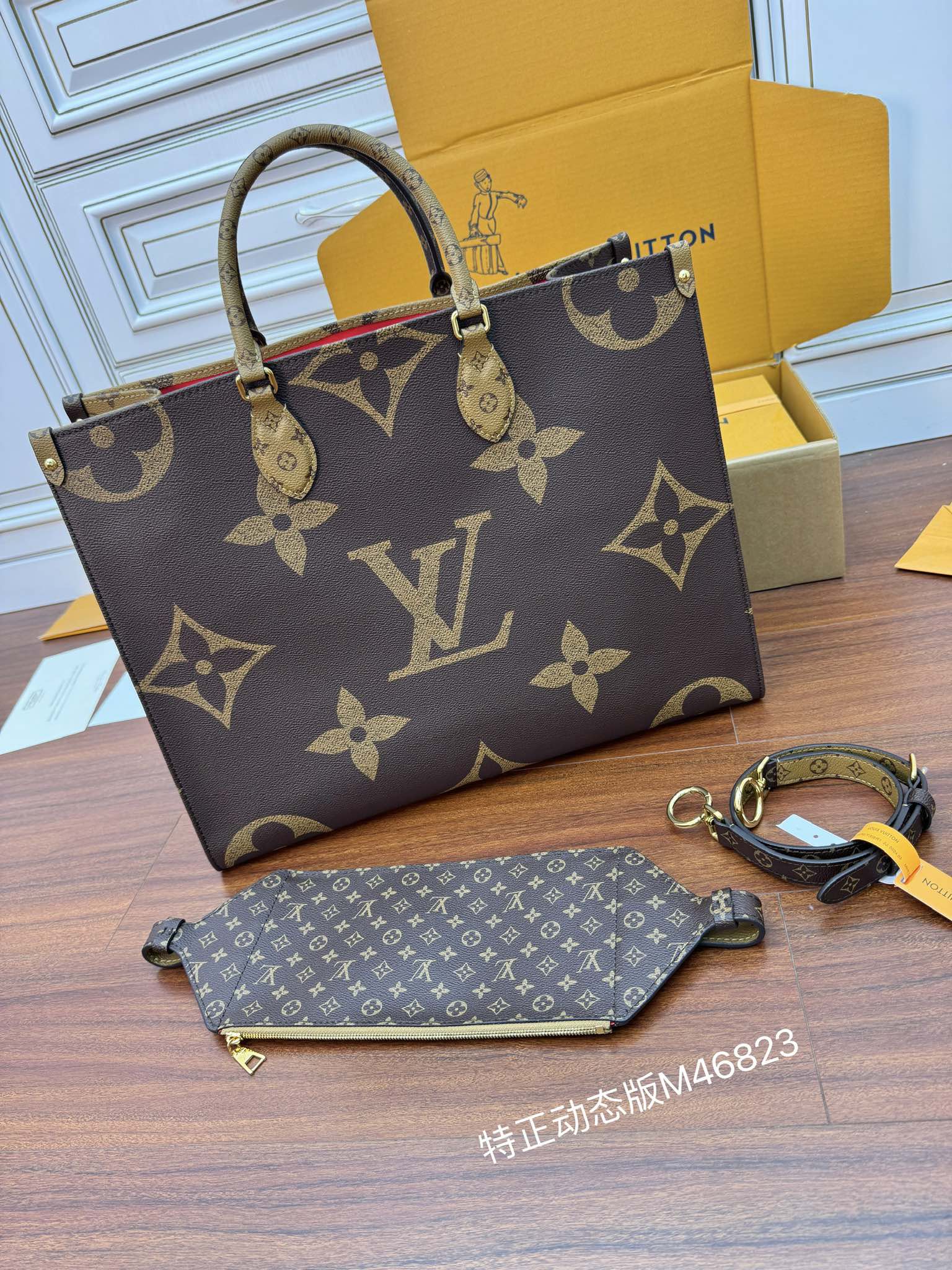 Cabas OnTheGo Voyage M46823 