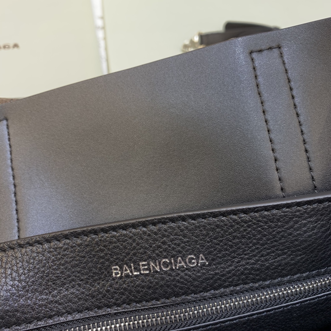 Túi xách nữ BALENCIAGA 204780 màu đen 