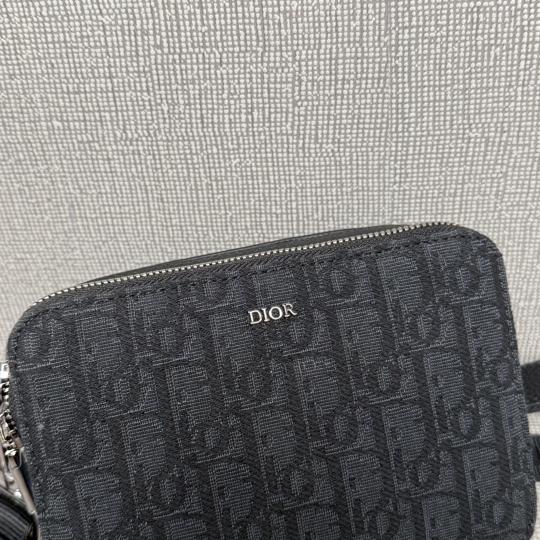 Túi xách Dior 9052 màu đen 