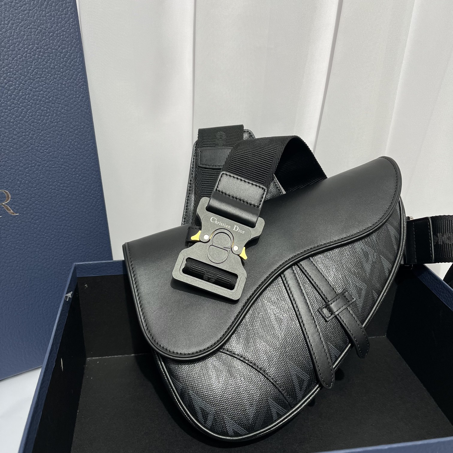 Túi Xách Dior Nam Diamond Màu Đen 9922