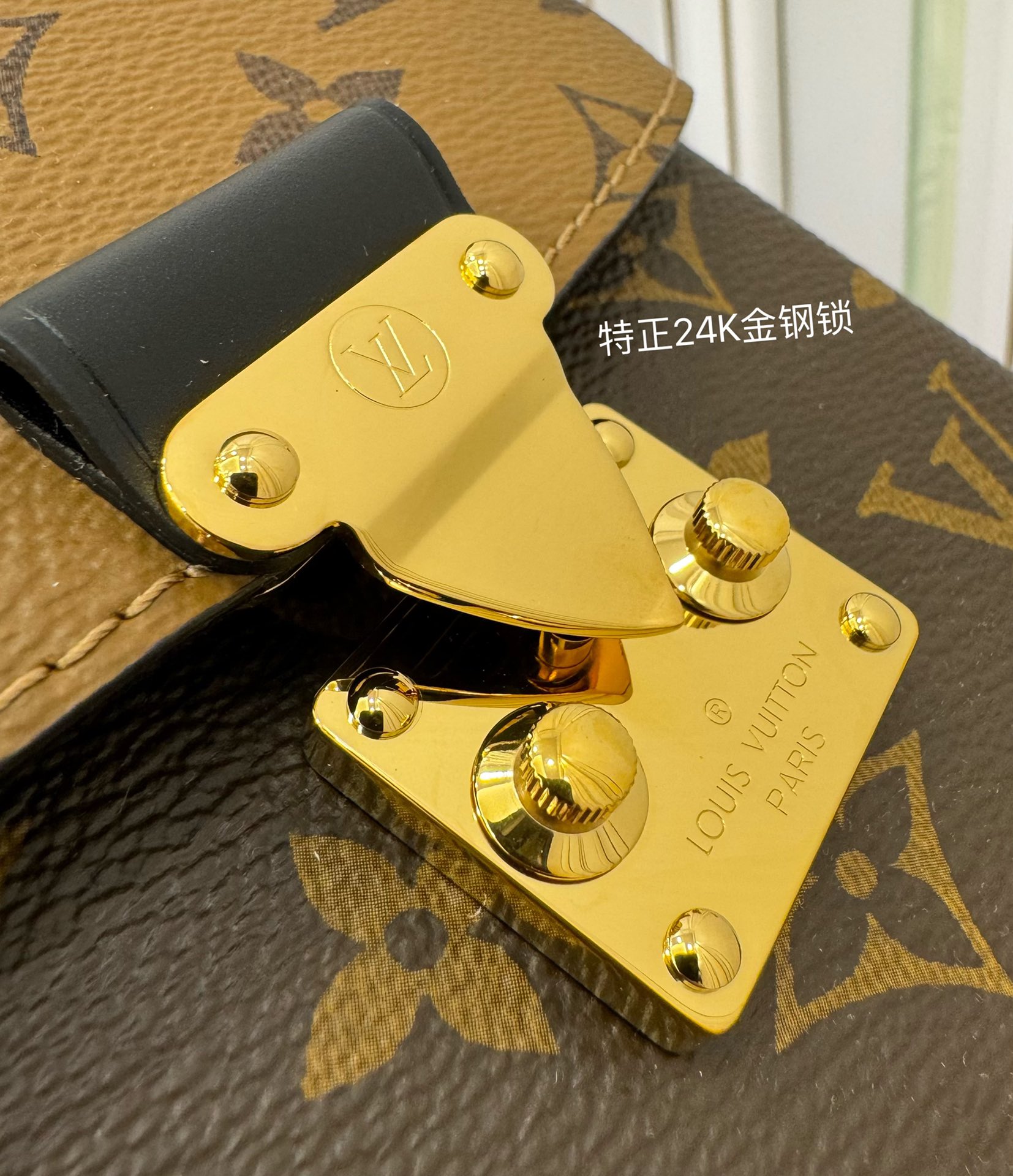 Túi Đựng Điện Thoại Louis Vuitton LV M82465 Camera Box Màu Nâu Vàng N-HM