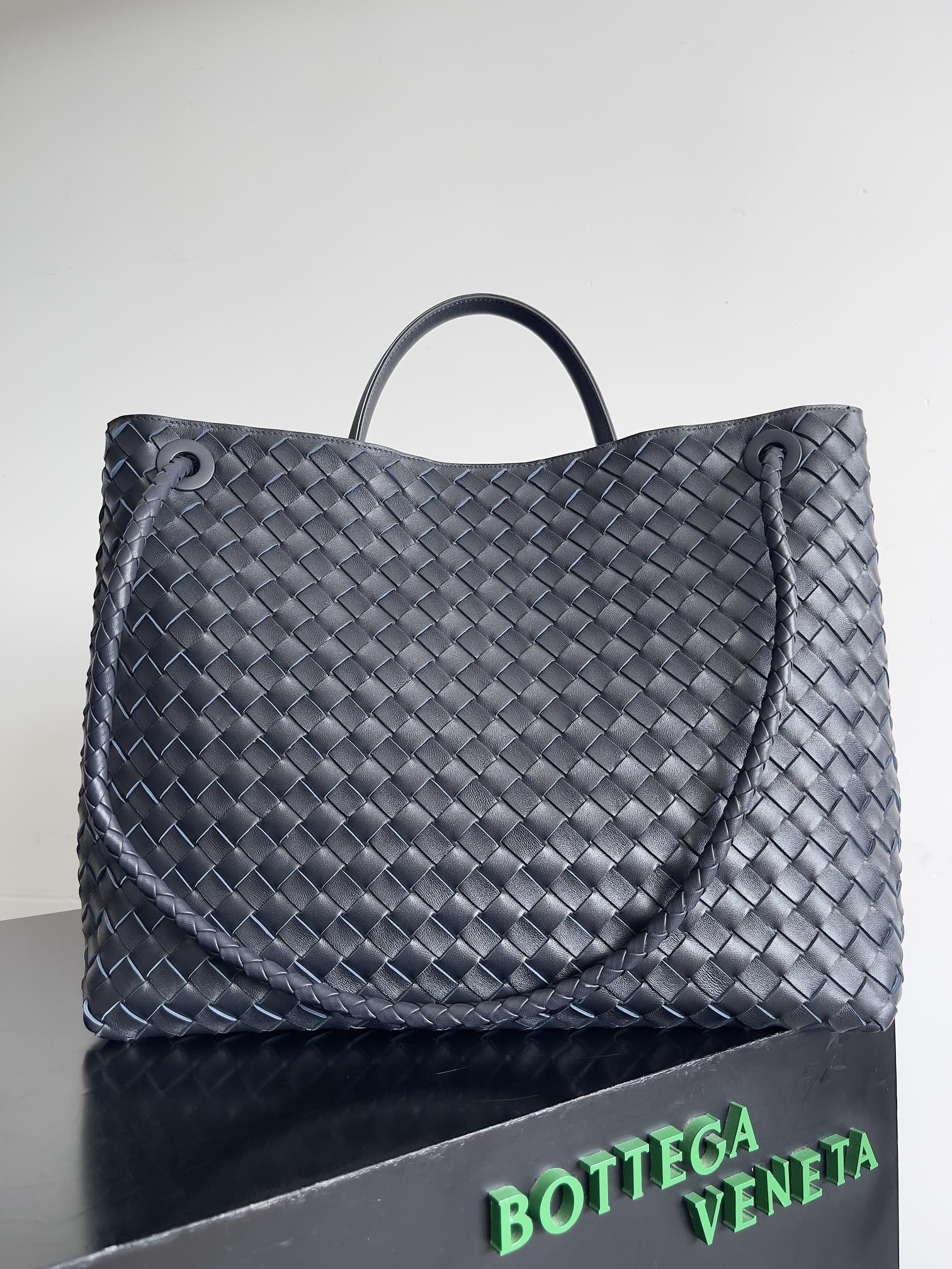 Túi xách nữ bottega veneta màu đen 743575
